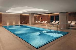 Indoor pool - Prague Marriott Hotel (Prague)