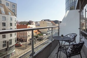Room, 1 King Bed, Non Smoking, Balcony | 1 bedroom, premium bedding, minibar, in-room safe