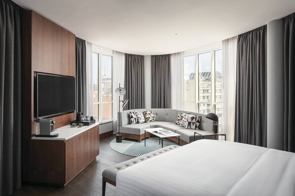 Club Room, 1 King Bed