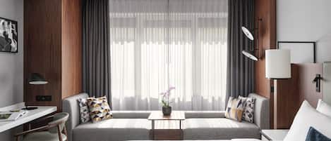 Superior Room, 1 Katil Raja (King) | Peralatan tempat tidur premium, bar mini, peti besi dalam bilik, meja