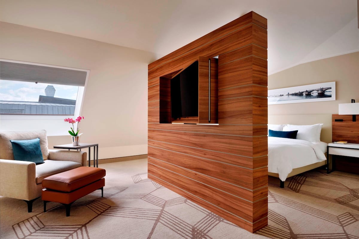 Club Suite, 1 Bedroom | Premium bedding, minibar, in-room safe, desk