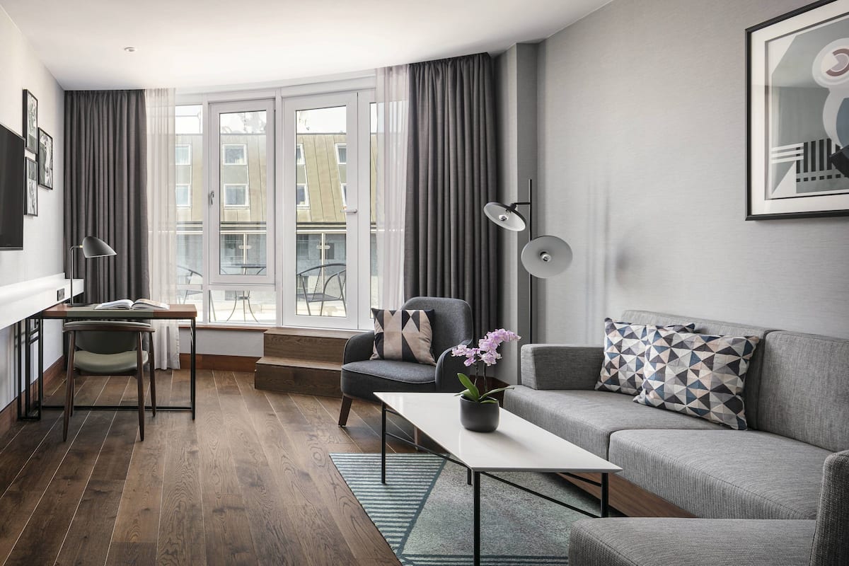 Club Suite, 1 Bedroom, Smoking, Balcony | Premium bedding, minibar, in-room safe, desk