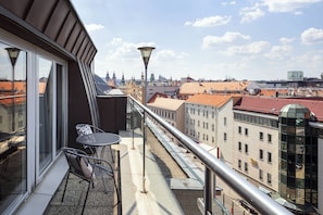 Room, 1 King Bed, Non Smoking, Balcony