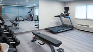 A gym with treadmills, dumbbells, and a bench. - Candlewood Suites Charleston Mt Pleasant by IHG (Mount Pleasant)