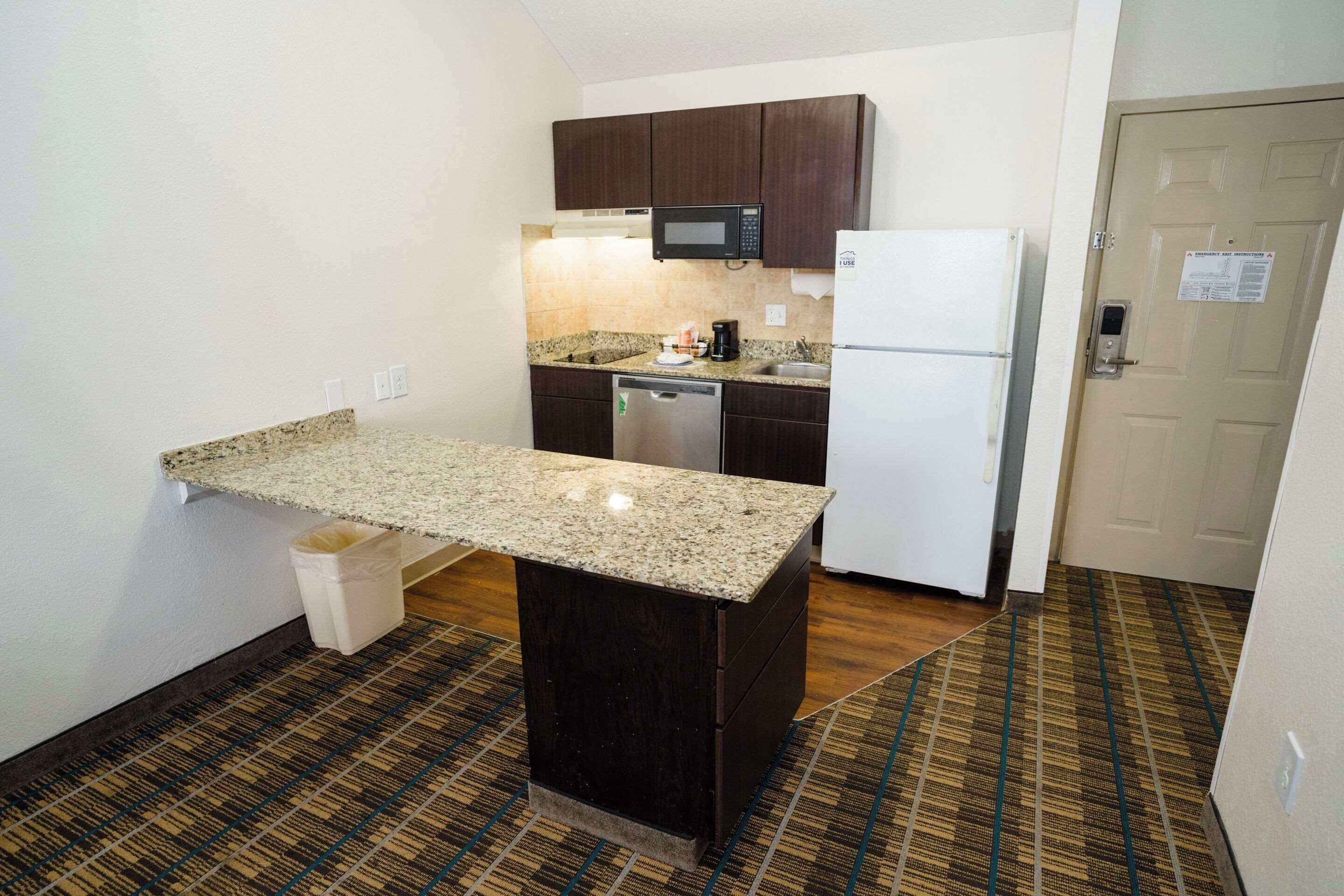 suite, non smoking | desk, blackout curtains, iron/ironing board, free wifi