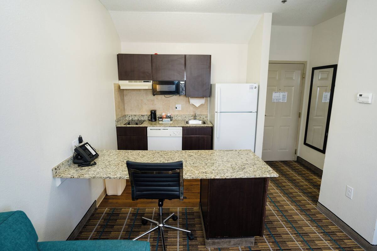 suite, 1 queen bed, non smoking | private kitchen | full-sized fridge, microwave, stovetop, dishwasher