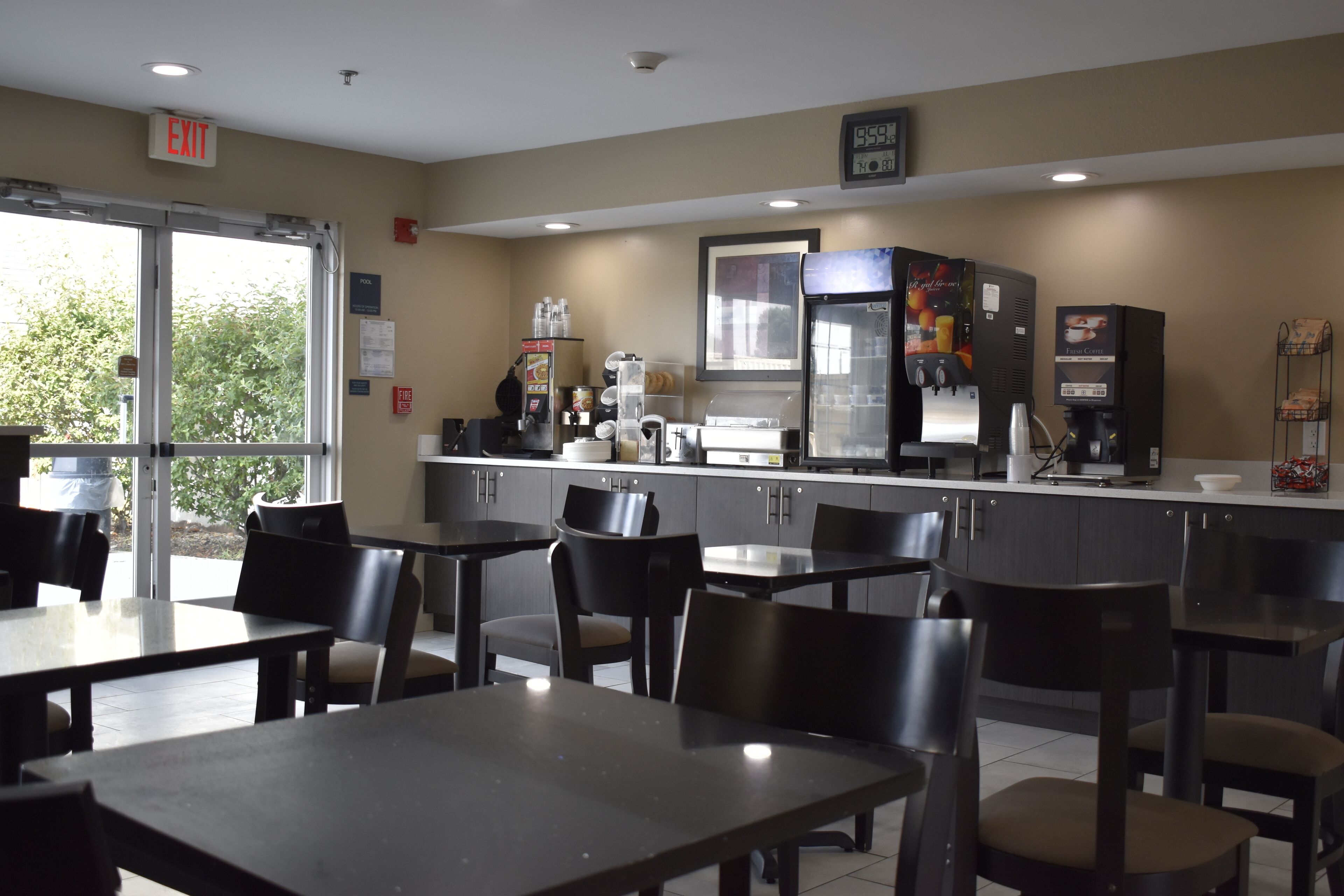 free daily continental breakfast