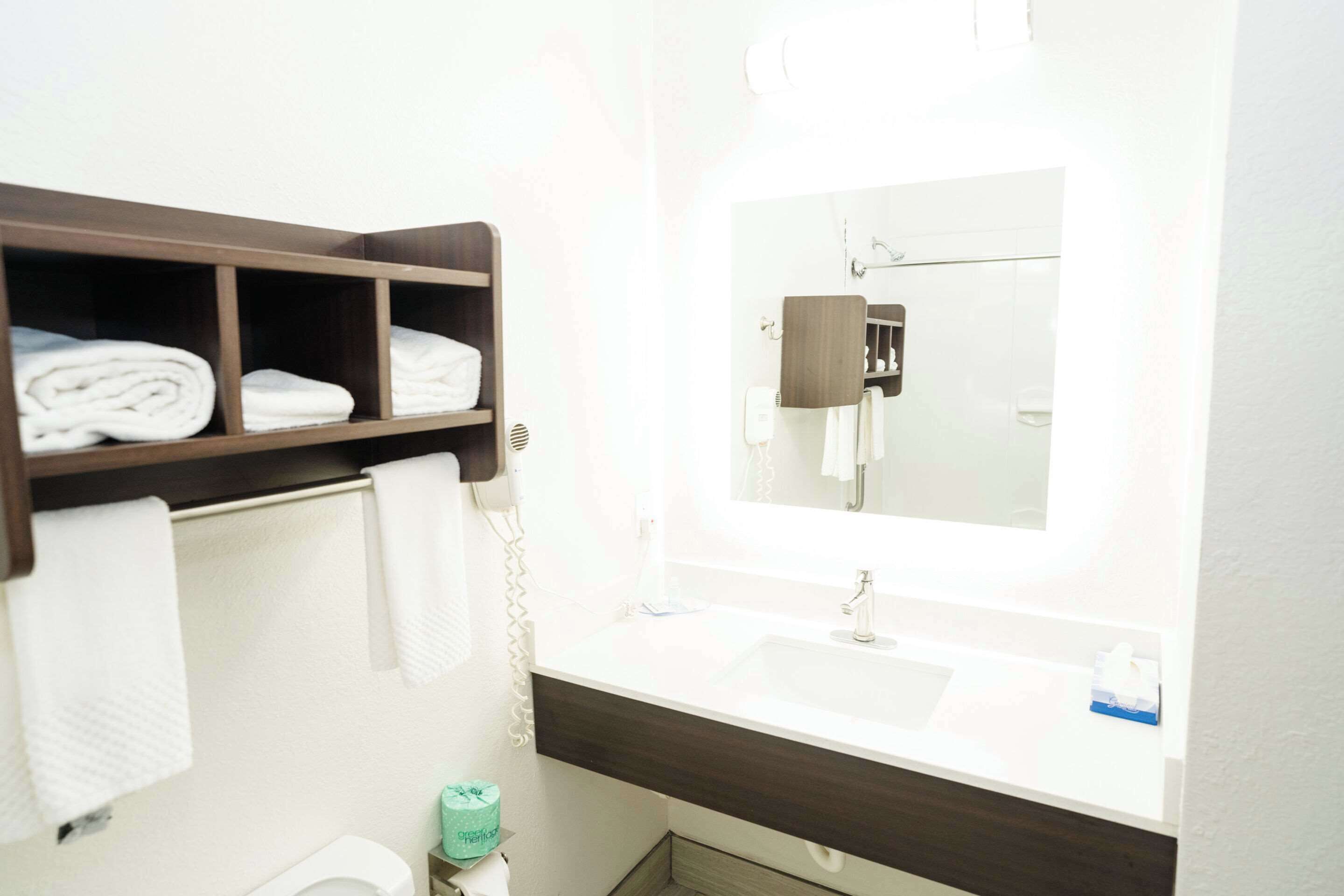 suite, 1 queen bed, non smoking | desk, blackout curtains, iron/ironing board, free wifi