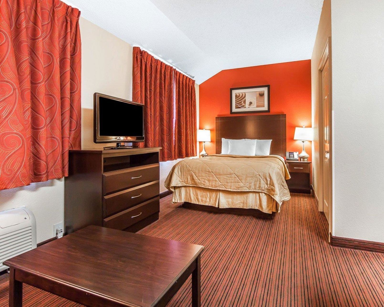 Desk, blackout curtains, iron/ironing board, free WiFi