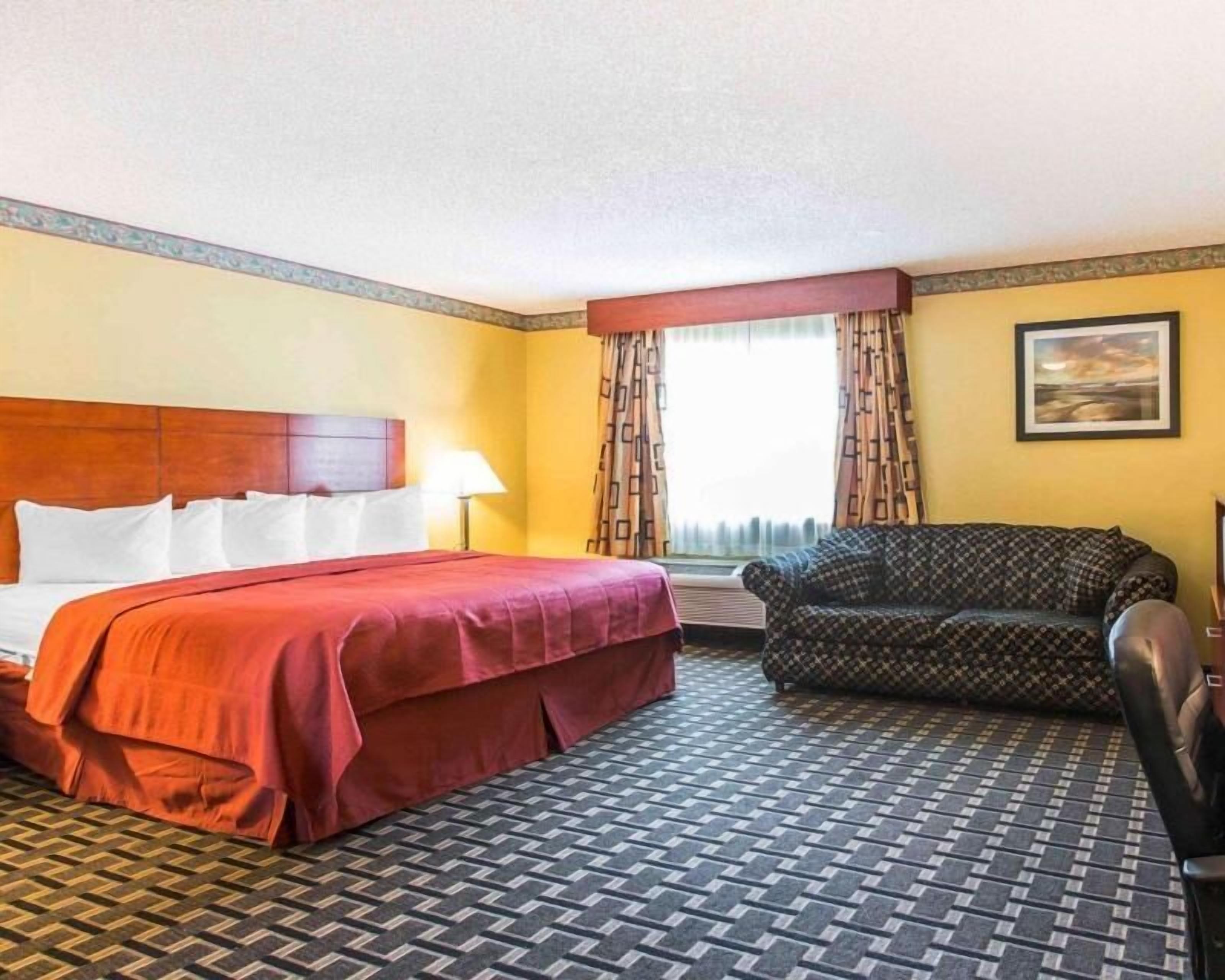 Pillowtop beds, desk, laptop workspace, blackout drapes