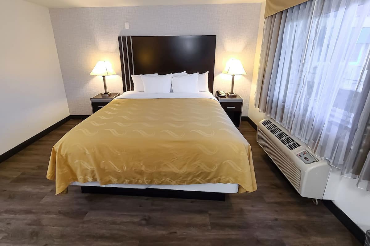 Camas con pillow-top, escritorio y espacio para trabajar con laptop