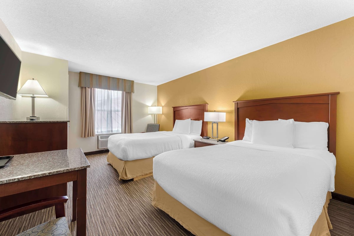 Literie de qualité supérieure, bureau, rideaux occultants