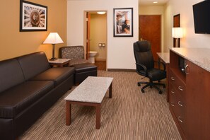 Desk, blackout drapes, iron/ironing board, free WiFi
