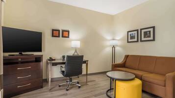 Business Suite, 1 King Bed with Sofa bed, Non Smoking