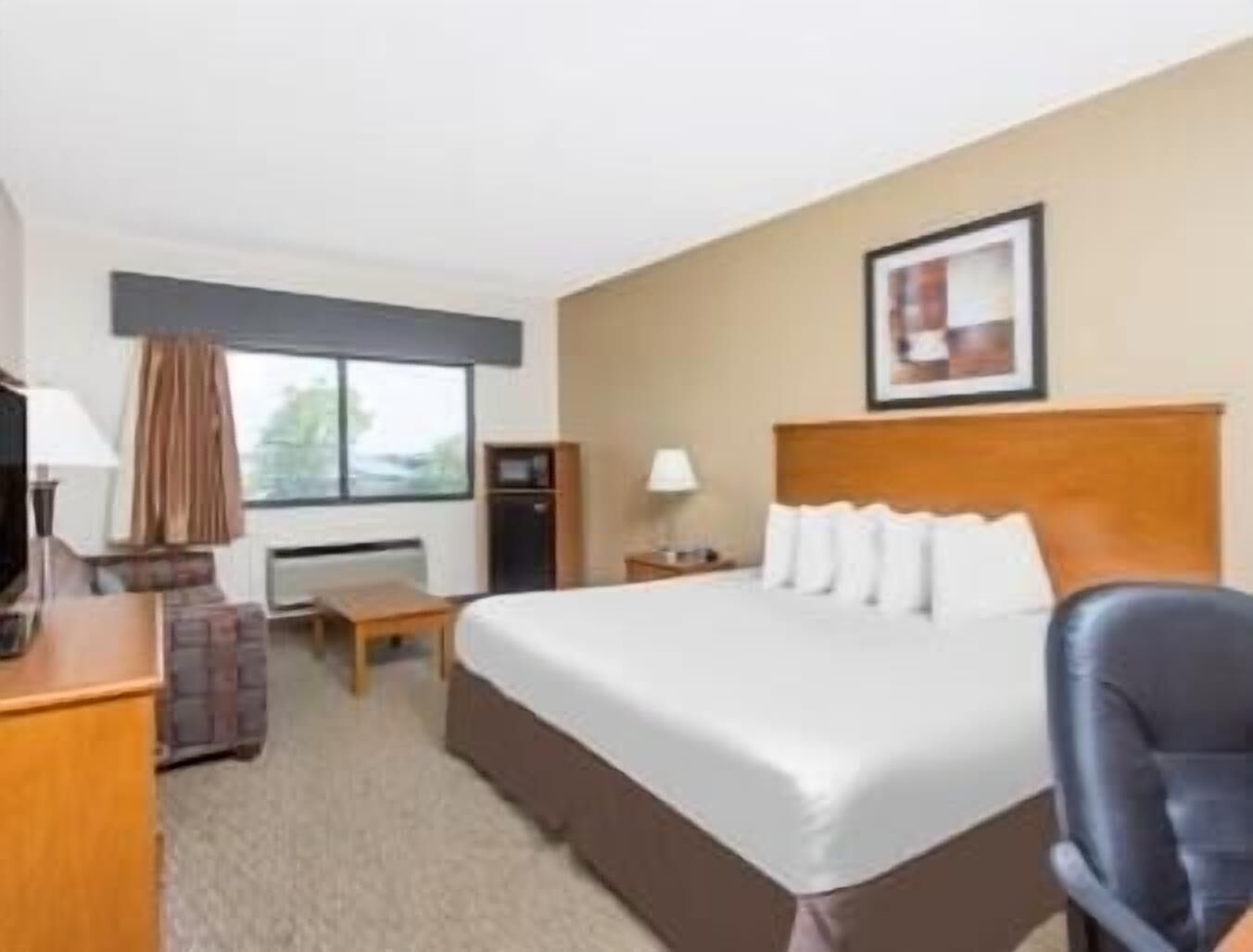 In-room safe, desk, laptop workspace, iron/ironing board