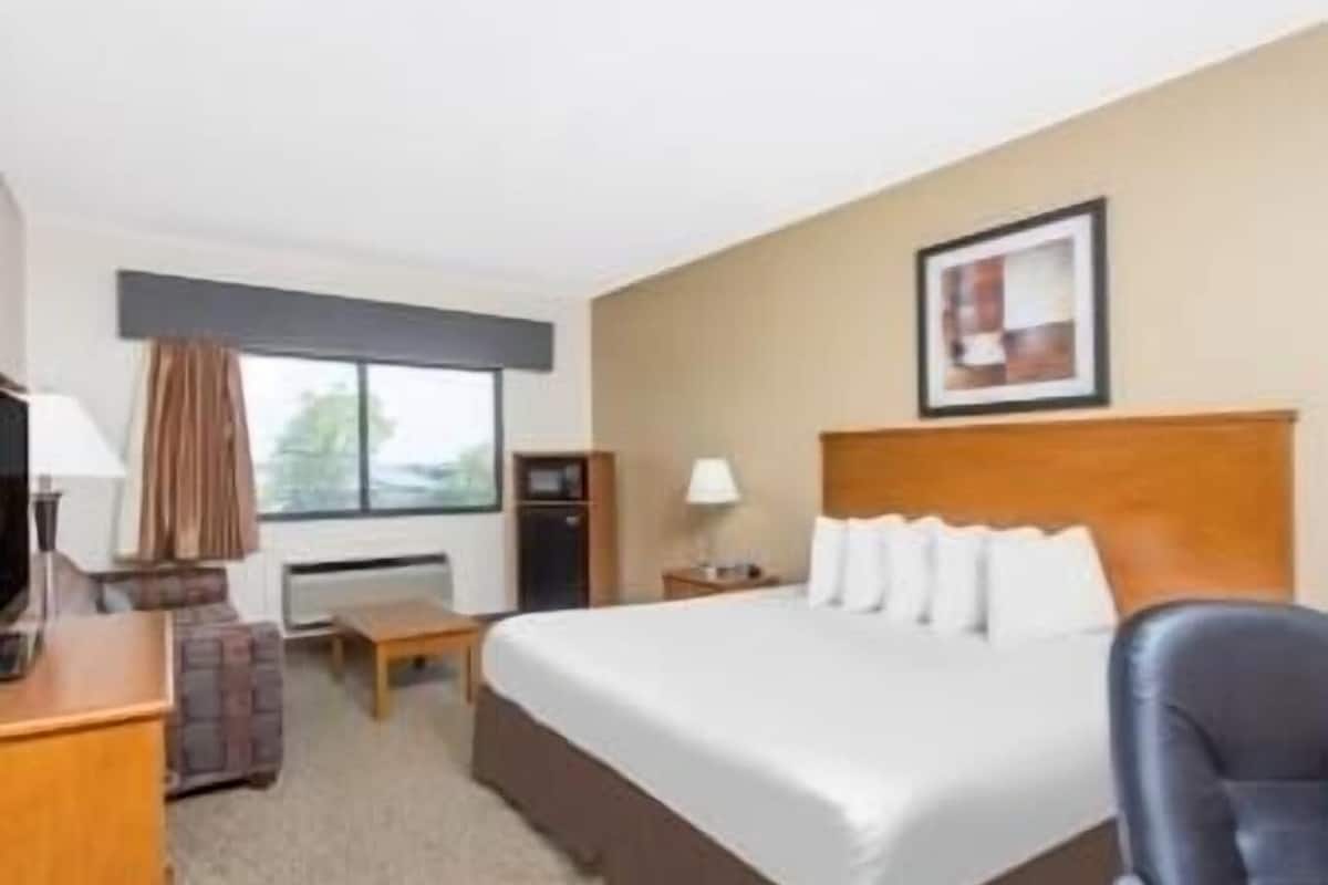 In-room safe, desk, laptop workspace, iron/ironing board