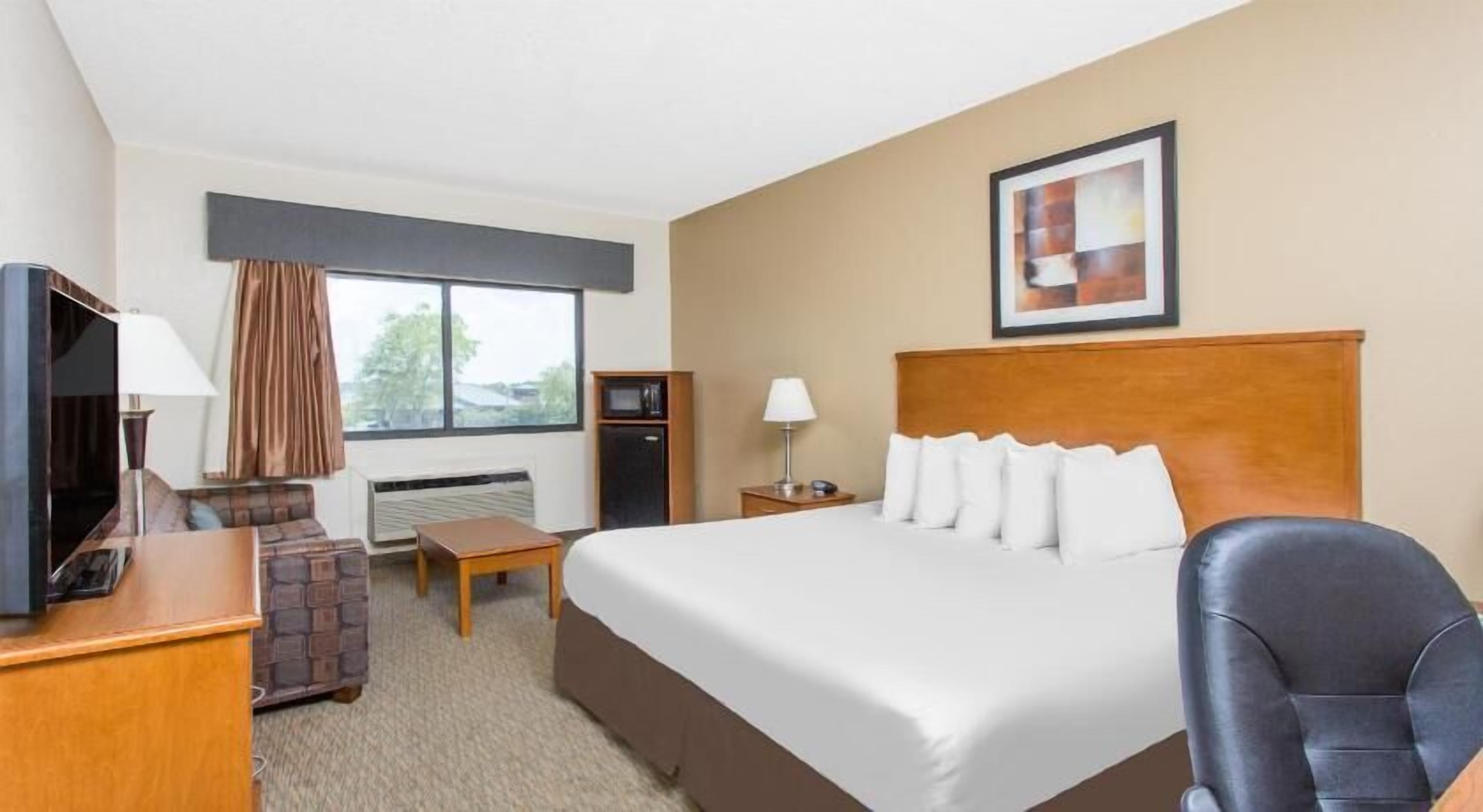 In-room safe, desk, laptop workspace, iron/ironing board