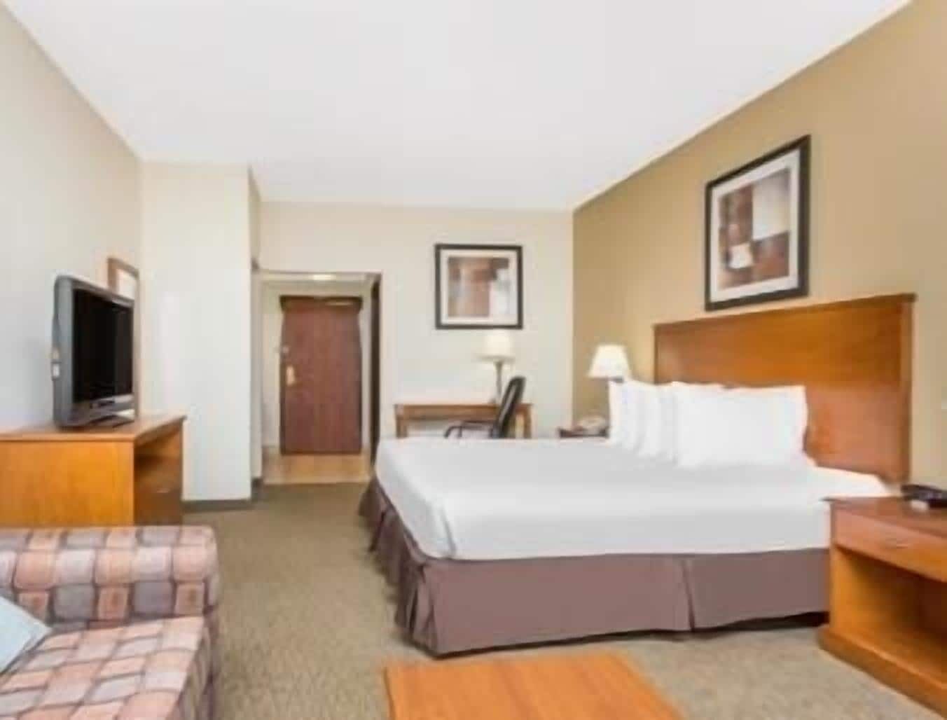 In-room safe, desk, laptop workspace, iron/ironing board