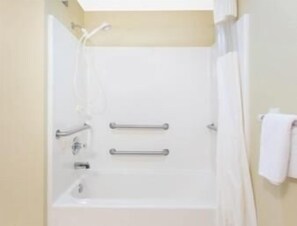 Combined shower/bathtub, free toiletries, hair dryer, towels - Days Inn by Wyndham Phenix City Near Fort Benning (Phenix City)