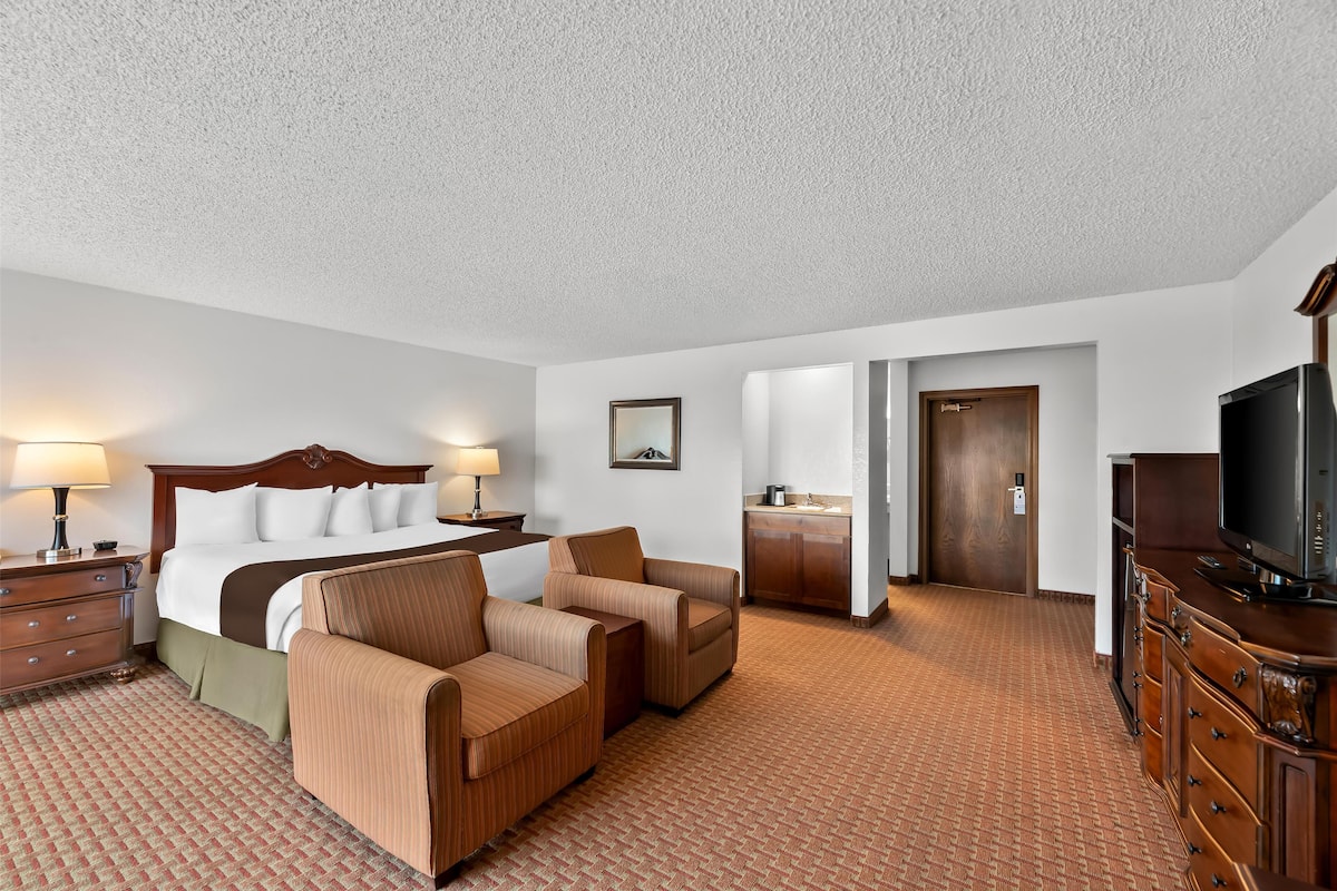 Desk, iron/ironing board, free cribs/infant beds, rollaway beds