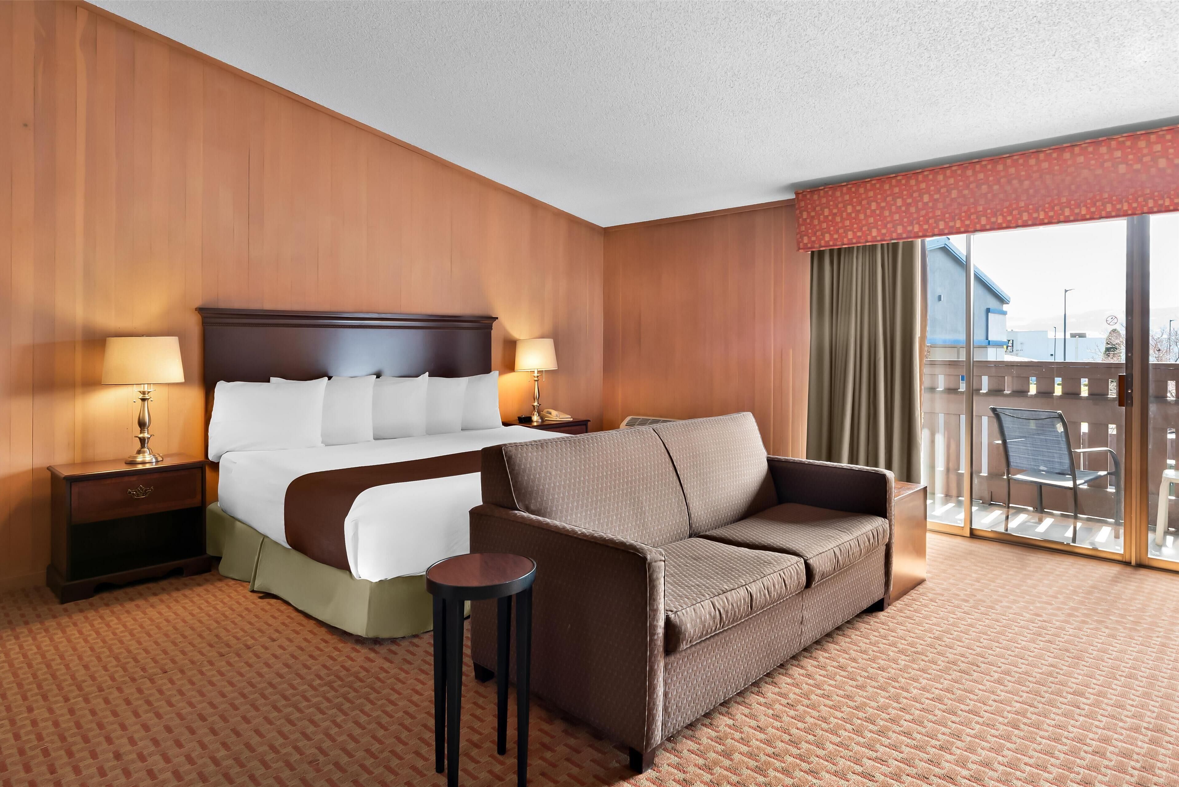 standard room, 1 king bed, non smoking, kitchenette (larger room;with sofabed) | desk, iron/ironing board, free cots/infant beds, rollaway beds