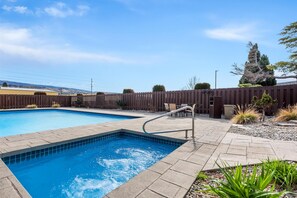 Outdoor pool - Best Western Chieftain Inn (Wenatchee)