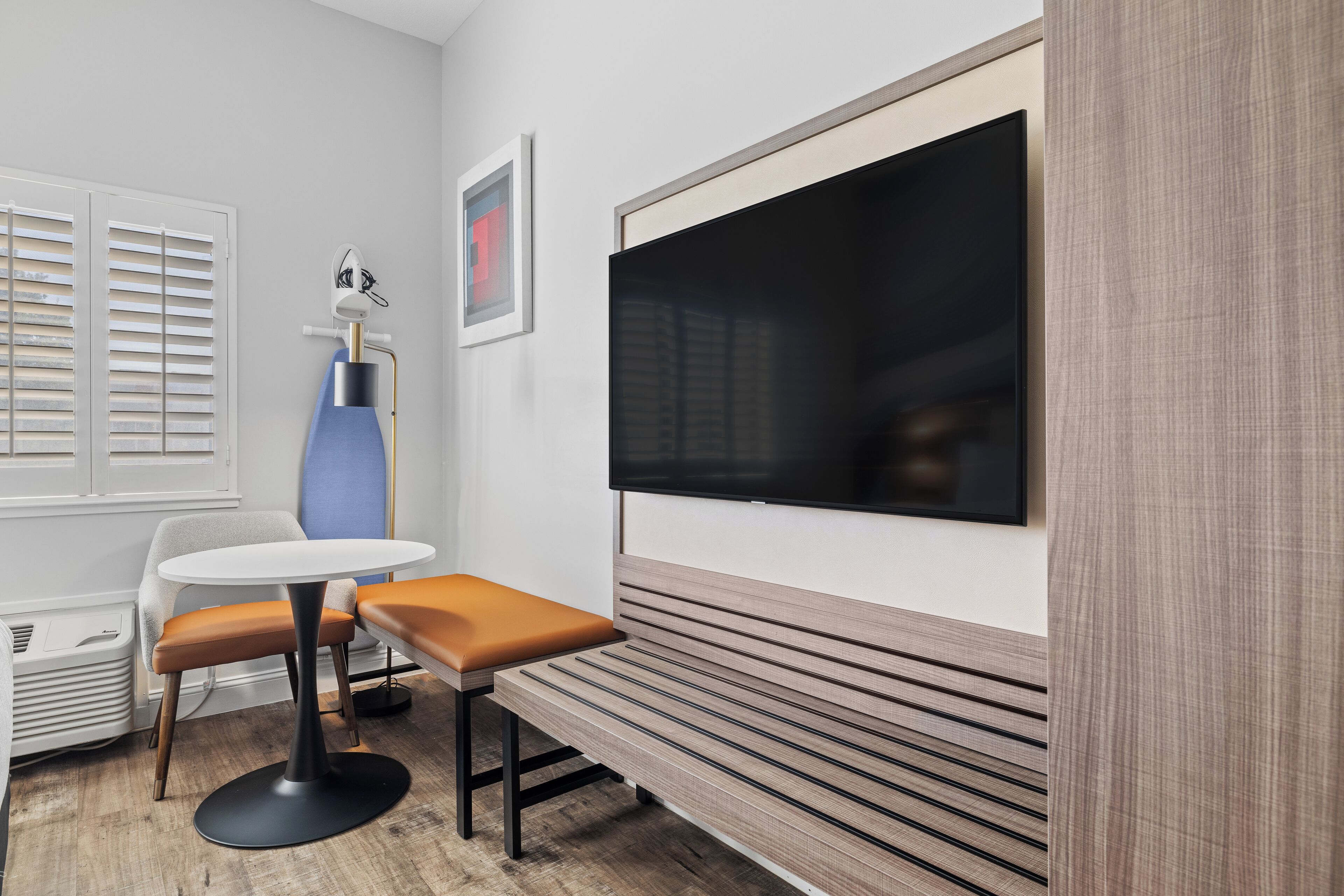 standard room, 1 queen bed, accessible | in-room safe, desk, laptop workspace, iron/ironing board