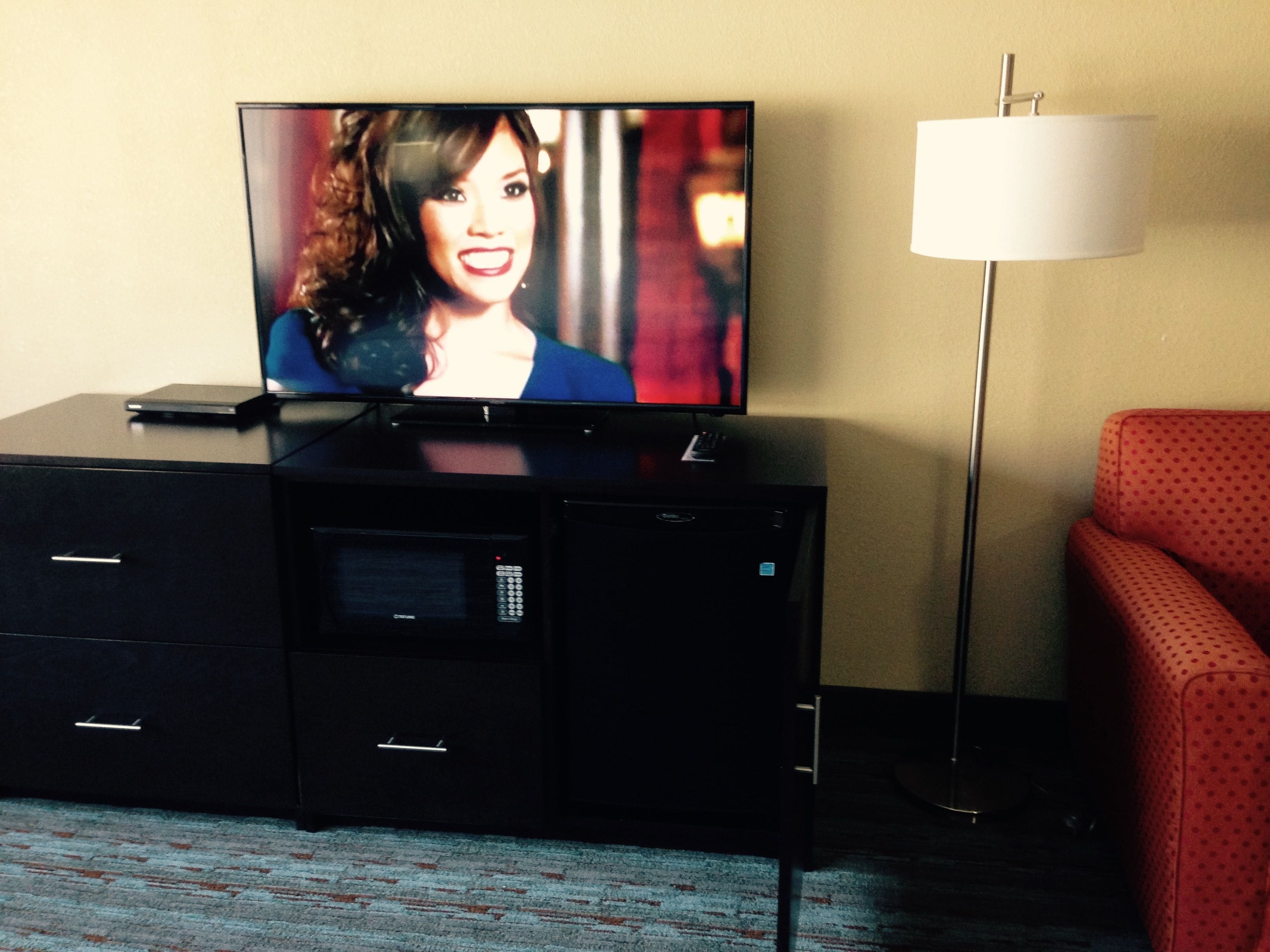 deluxe room, 1 king bed | premium bedding, down duvets, pillow-top beds, blackout curtains