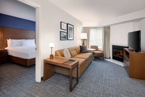 1 bedroom, premium bedding, desk, laptop workspace
