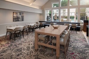 Free daily buffet breakfast  -  Sonesta ES Suites Atlanta Alpharetta North Point Mall (Alpharetta)