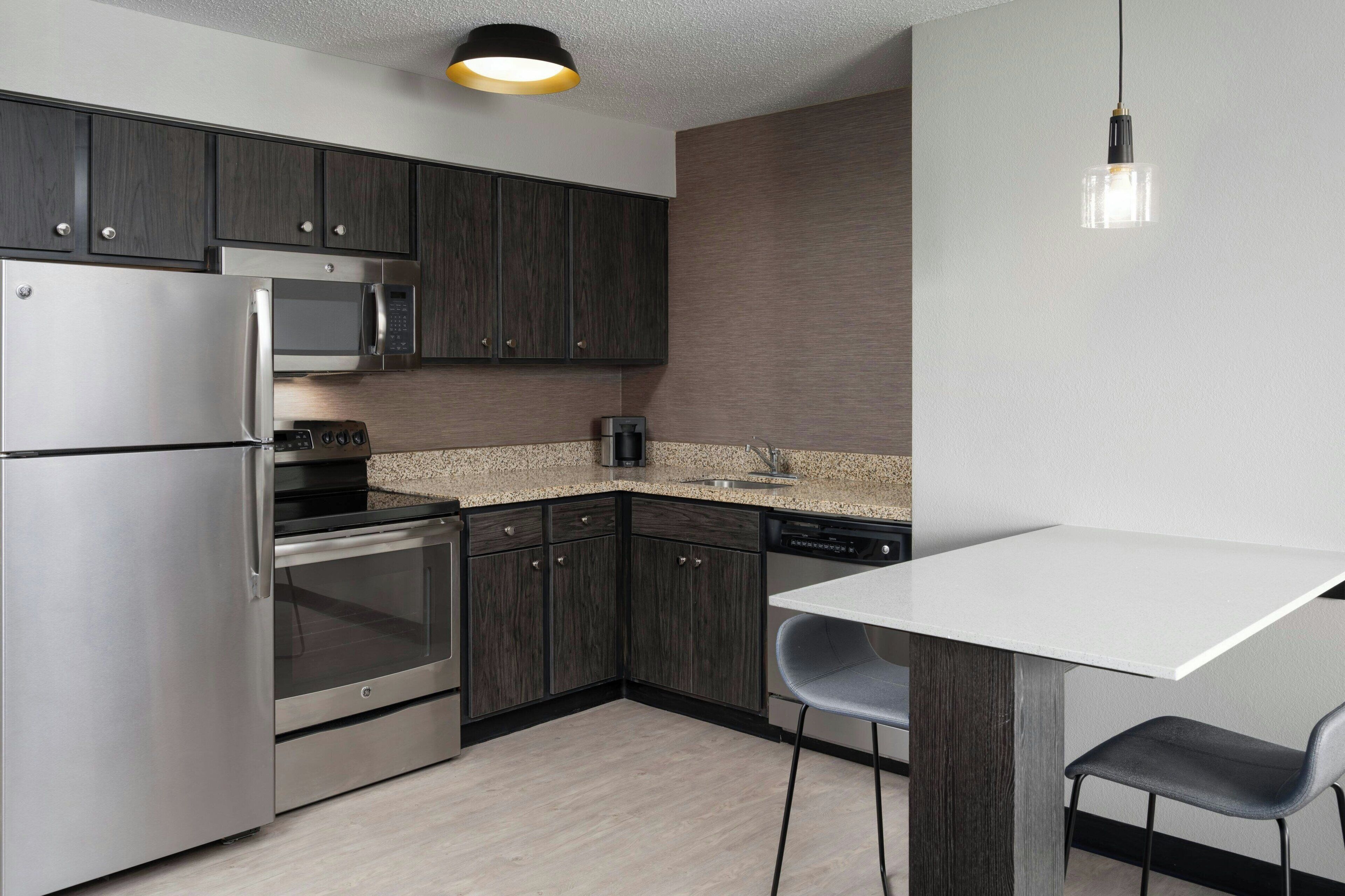 جناح - غرفتا نوم | مطبخ خاص | ثلاجة/مجمد بحجم كبير، ميكروويف، موقد طهي مسطح، غسالة أطباق