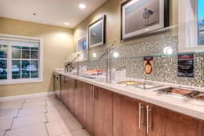 Free full breakfast - Residence Inn by Marriott Wilmington Landfall (Wilmington)