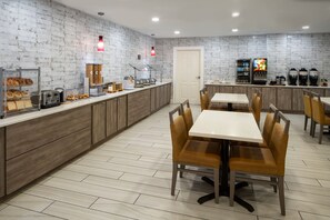 Free daily continental breakfast - Residence Inn by Marriott Orlando Convention Center (Orlando)