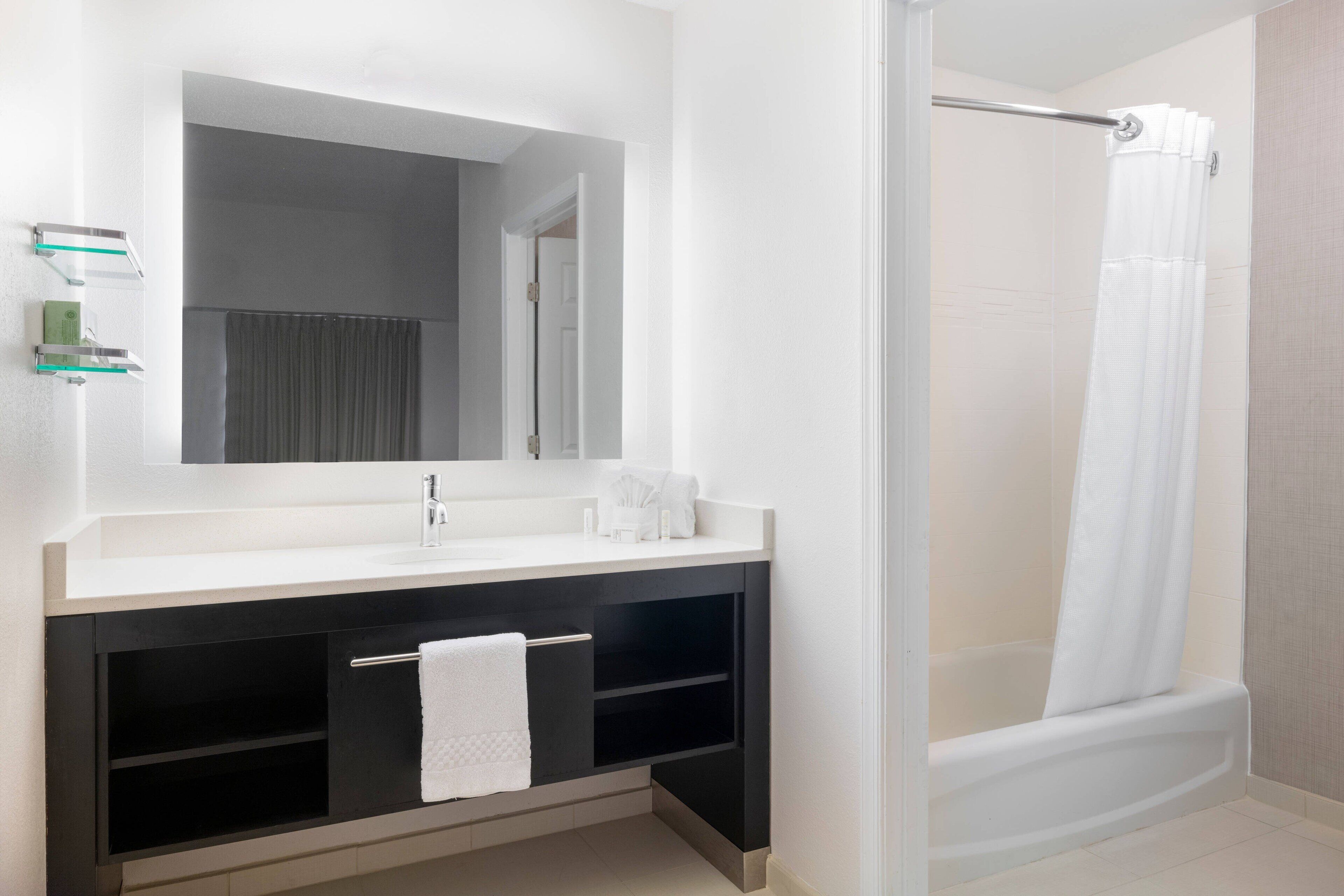 combined shower/bathtub, free toiletries, hair dryer, towels