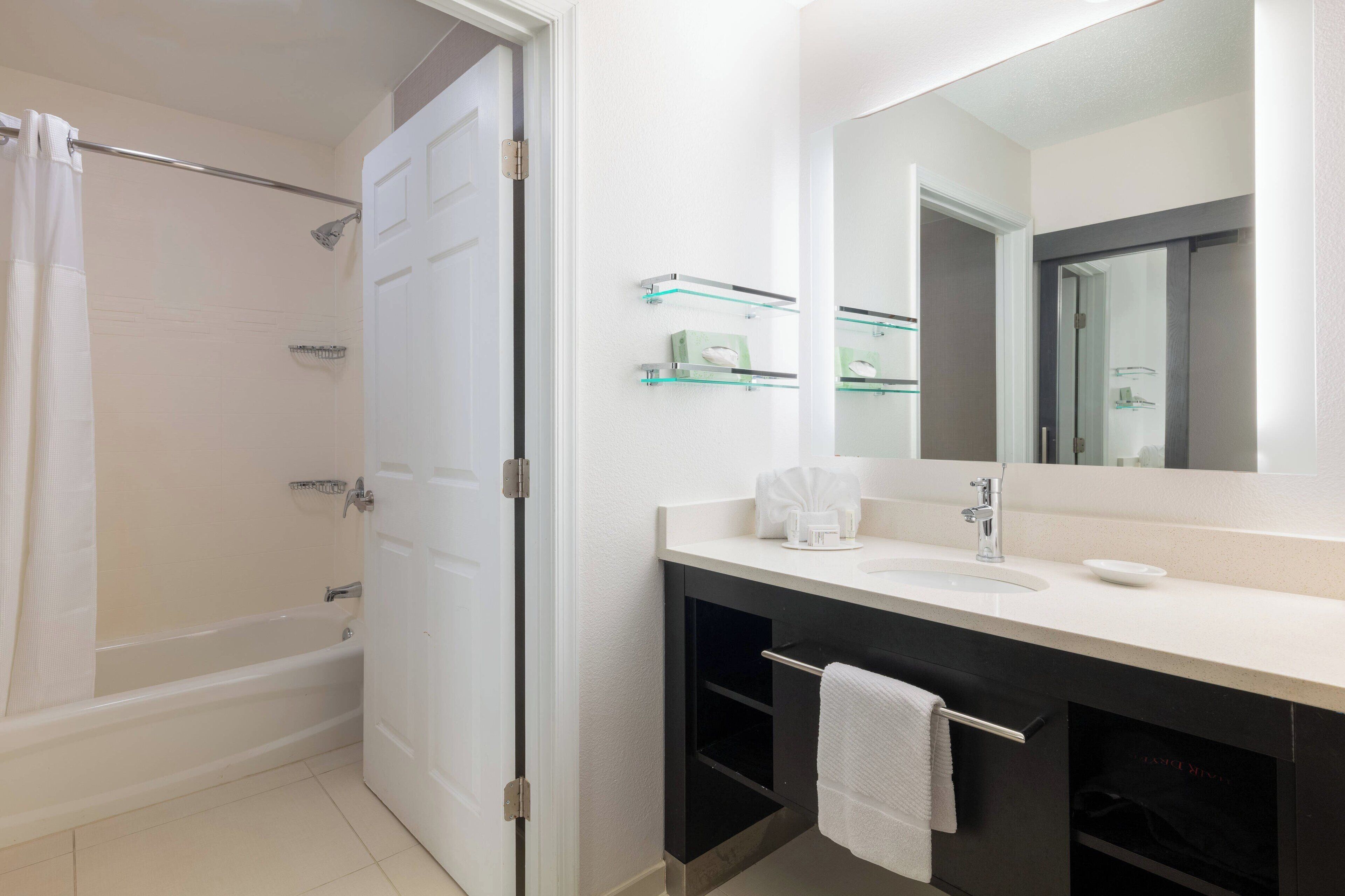 combined shower/bathtub, free toiletries, hair dryer, towels