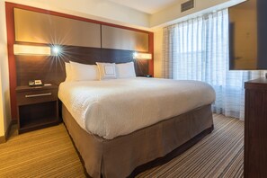 Premium bedding, in-room safe, desk, laptop workspace