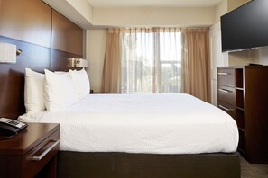 Premium bedding, in-room safe, desk, laptop workspace