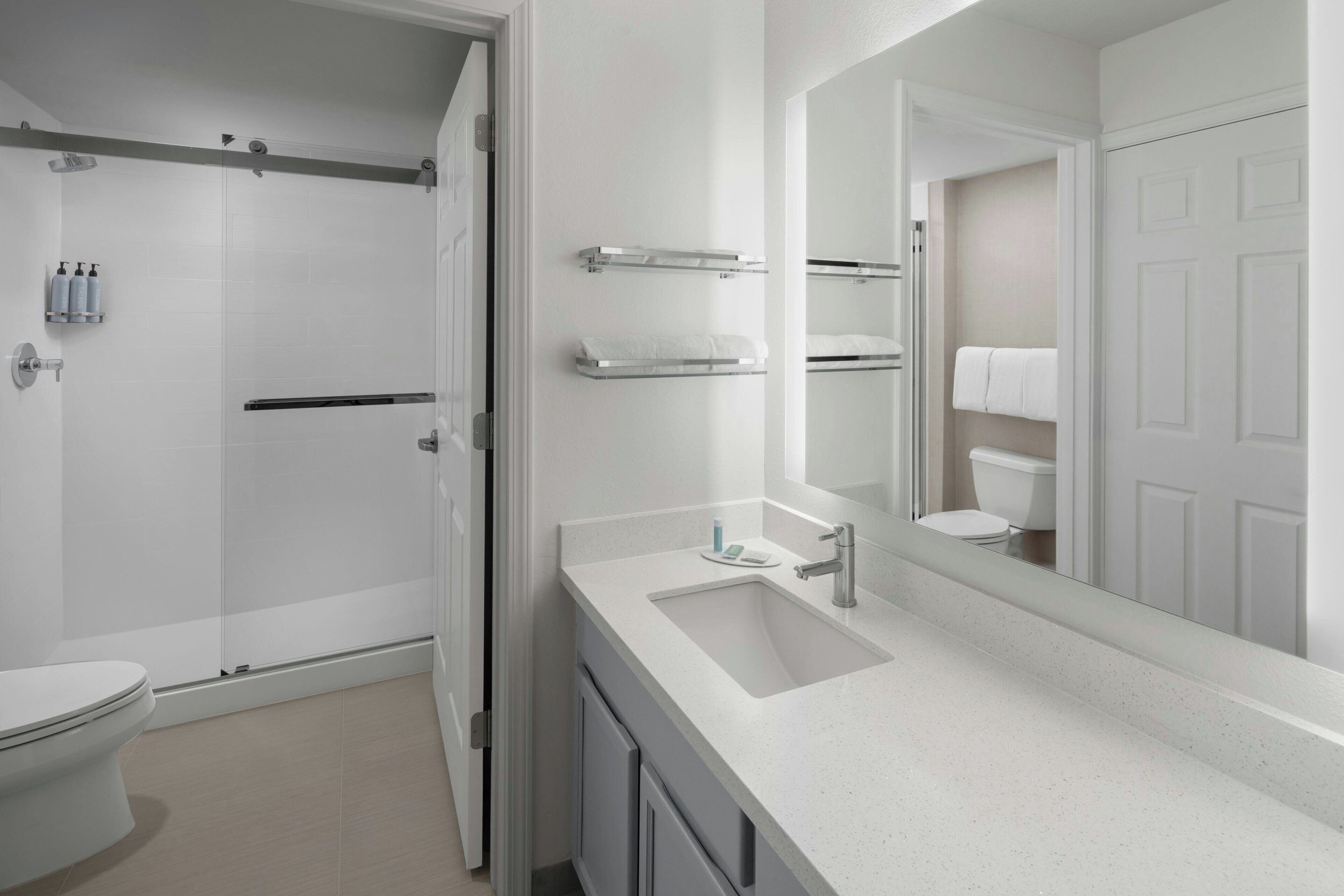 combined shower/bathtub, free toiletries, hair dryer, towels