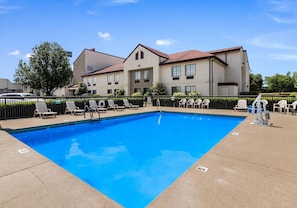 Seasonal outdoor pool, pool umbrellas, sun loungers