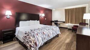 Superior Room, 1 King Bed, Non Smoking | Iron/ironing board, WiFi (free), bed sheets - Red Roof Inn Murfreesboro (Murfreesboro)