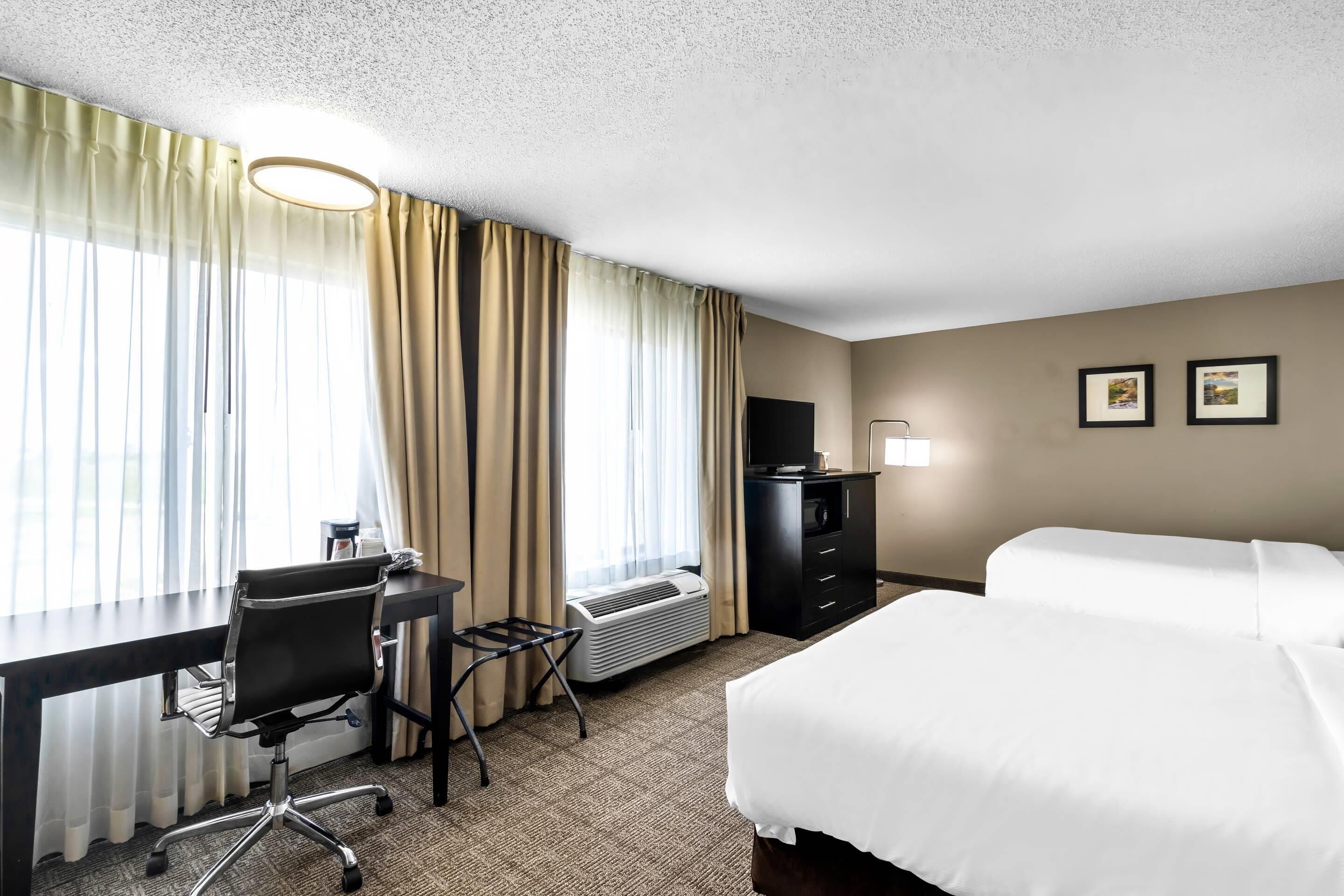 Habitación, 2 camas dobles, accesible para personas con discapacidad, no fumadores | Ropa de cama de alta calidad y escritorio