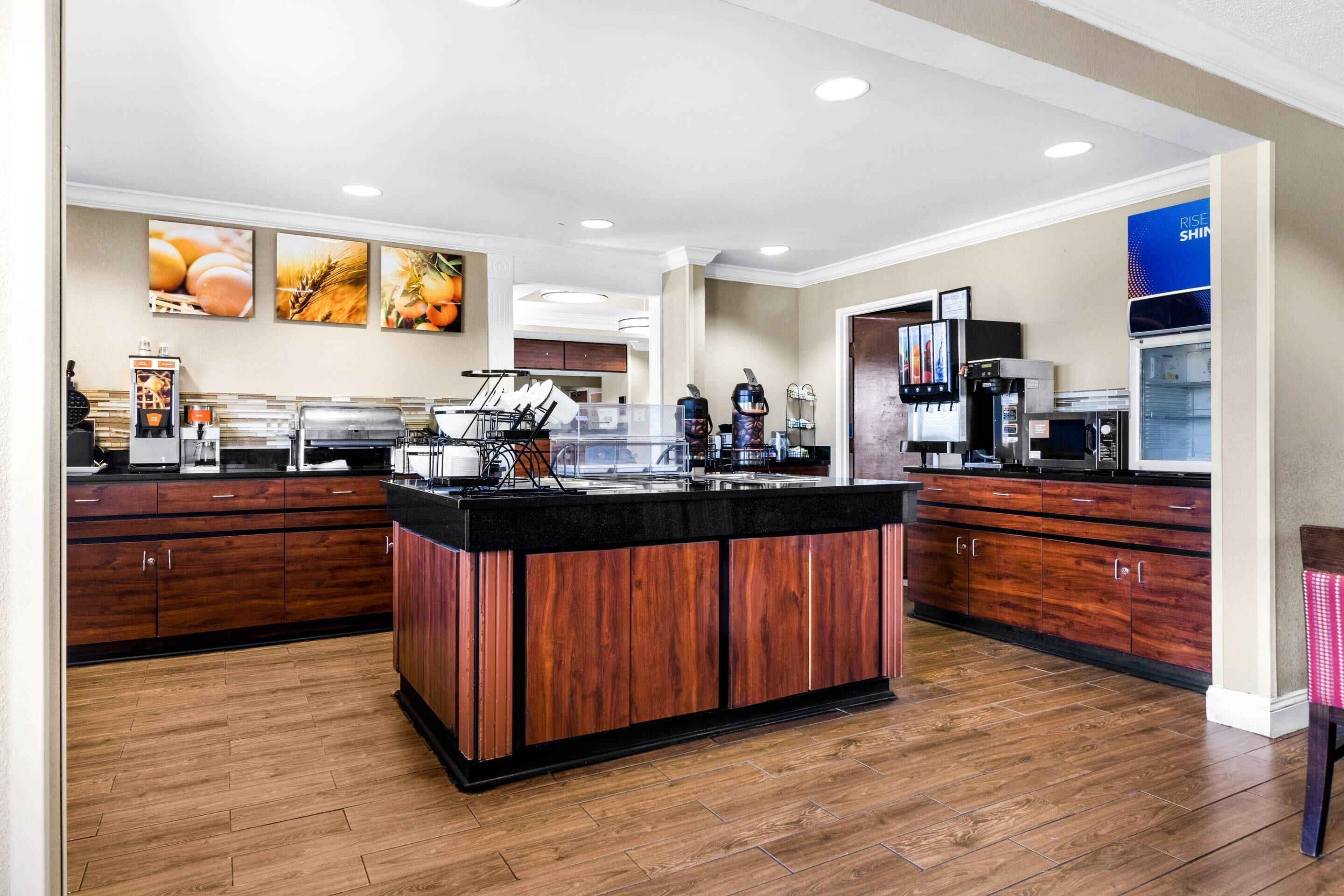 Café da manhã com buffet grátis todos os dias