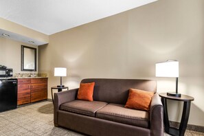 Premium bedding, desk, laptop workspace, iron/ironing board - Comfort Inn Evansville East (Evansville)
