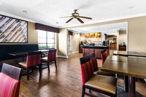 Free daily buffet breakfast - Comfort Inn Evansville East (Evansville)