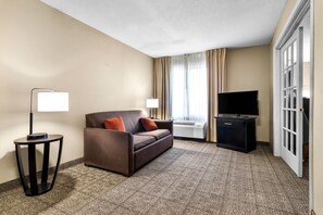 Premium bedding, desk, laptop workspace, iron/ironing board - Comfort Inn Evansville East (Evansville)