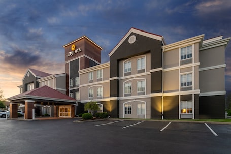 Exterior. La Quinta Inn & Suites by Wyndham Lexington South / Hamburg