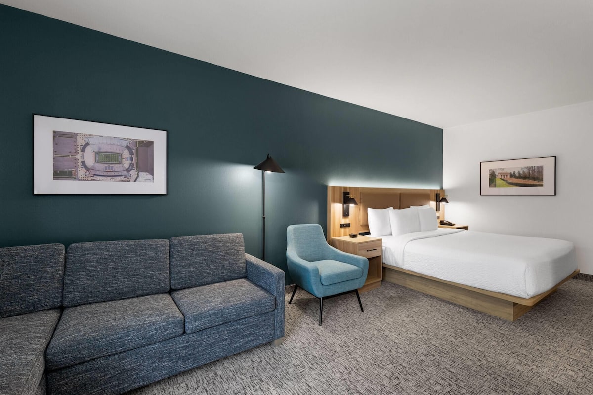 Chambre Deluxe, 1 très grand lit, non-fumeur (Mobility/Hearing Impaired Accessible)