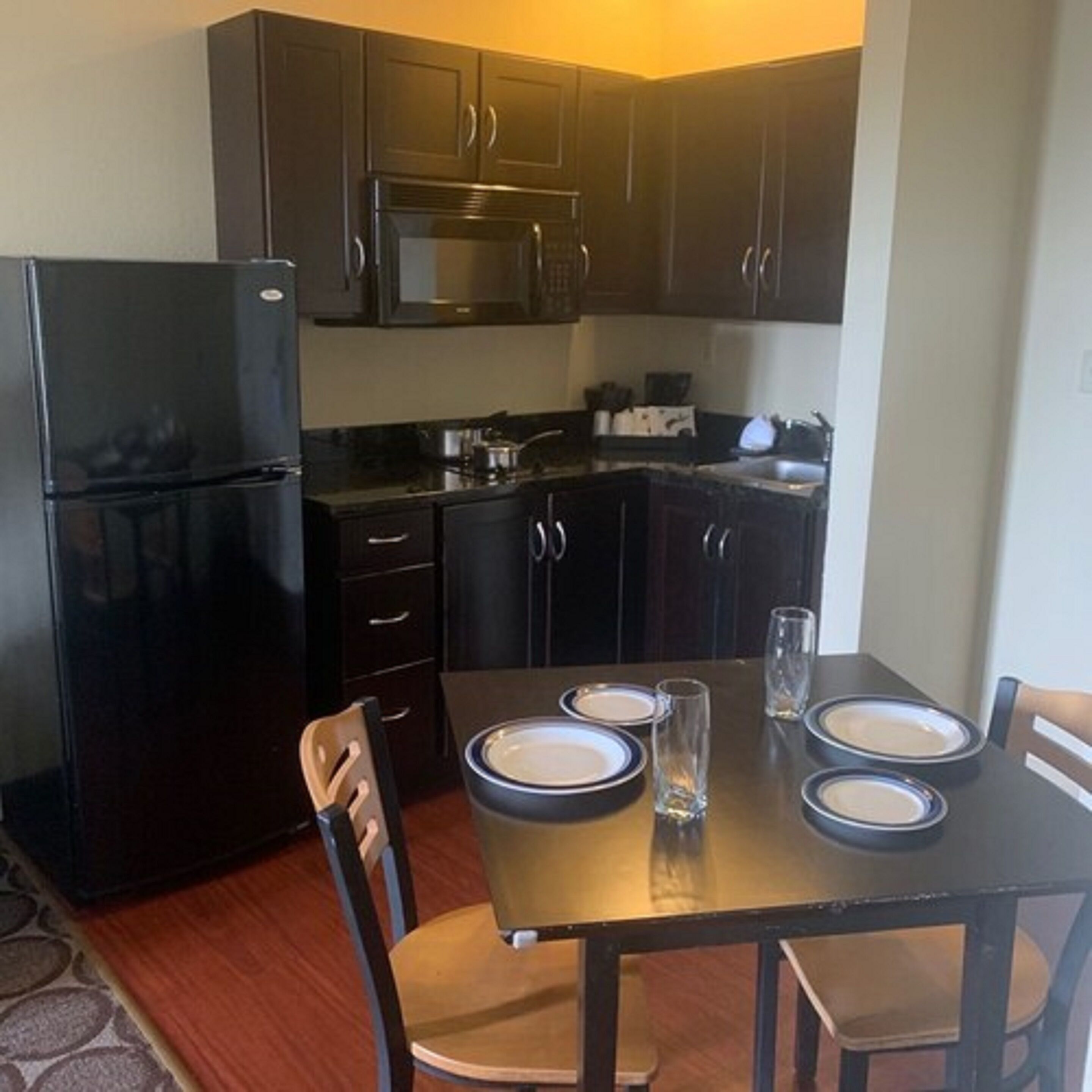 fridge, microwave, coffee/tea maker