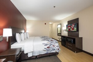 办公桌、笔记本电脑工作区、遮光窗帘、熨斗/熨衣板