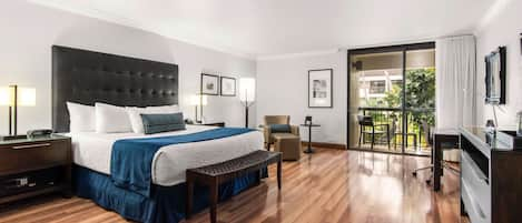 Junior Suite | Premium bedding, down comforters, pillowtop beds, in-room safe